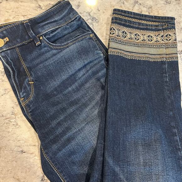 White House Black Market crop jeans- size 6 gold embroidered “The Straight Crop” - Picture 1 of 5